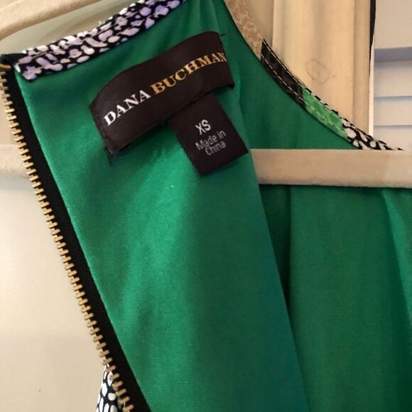 Dana Buchman Beautiful sleeveless dressWith built in slip. - Picture 6 of 9